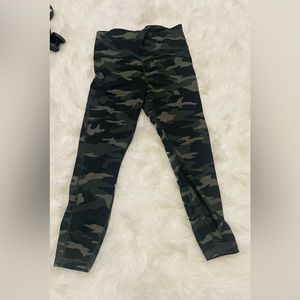 Athleta Ultimate Stash 7/8 tights